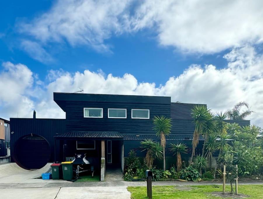 Bowentown Electric Waihi Beach House - Family & Dog Friendly, Close To Beach, Pool Table, Outdoor Fire Room, Skate Ramp מראה חיצוני תמונה
