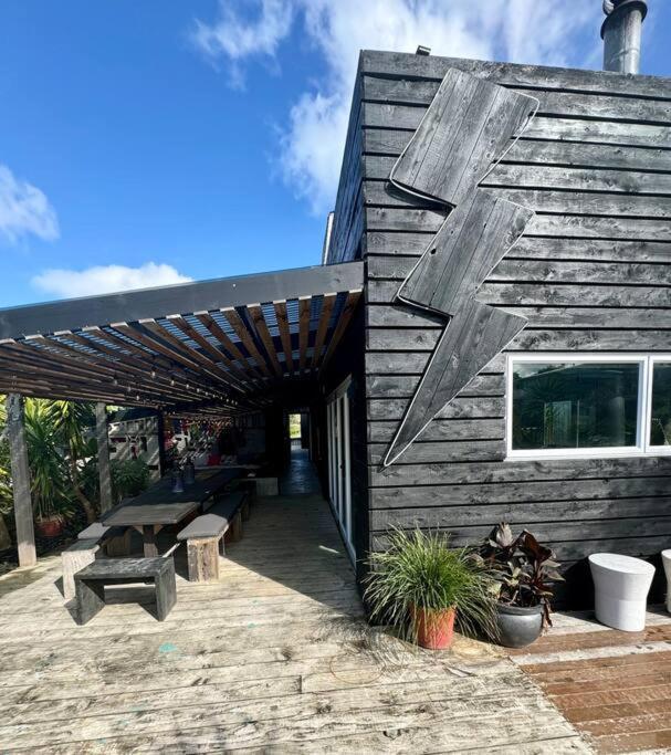 Bowentown Electric Waihi Beach House - Family & Dog Friendly, Close To Beach, Pool Table, Outdoor Fire Room, Skate Ramp מראה חיצוני תמונה