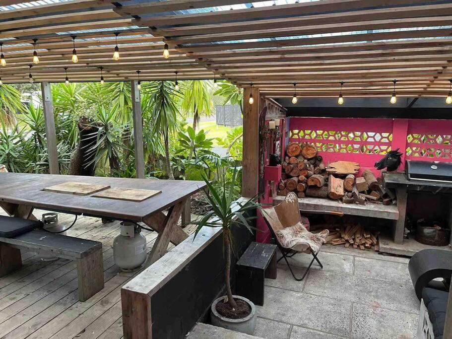Bowentown Electric Waihi Beach House - Family & Dog Friendly, Close To Beach, Pool Table, Outdoor Fire Room, Skate Ramp מראה חיצוני תמונה